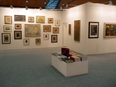 Klee-Schüler — Wand mit Werken von Petra Petitpierre und rechts Hubert Berke